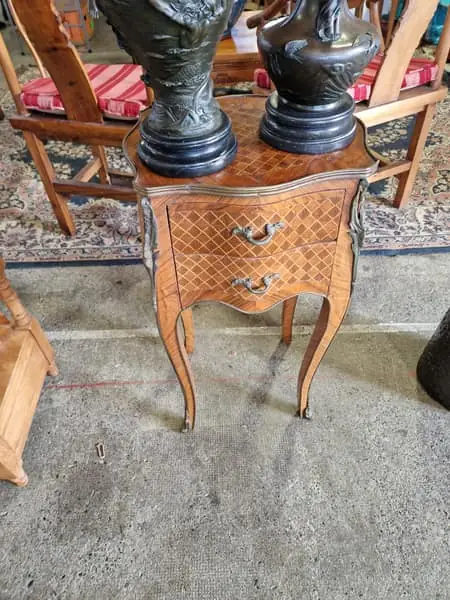 Table de chevet en marqueterie