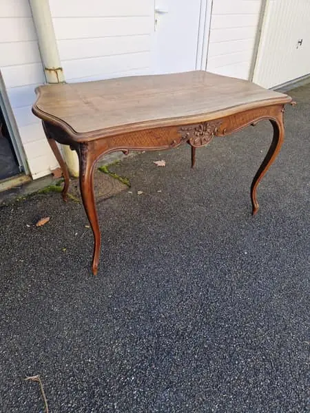 Bureau plat de style Louis XV