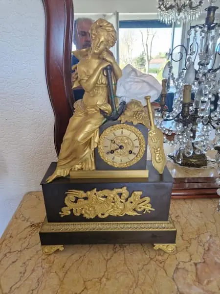 Pendule Empire en bronze doré