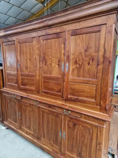 Buffet deux corps en noyer
