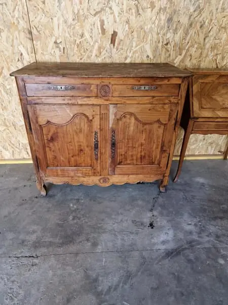 Buffet ancien en bois fruitier